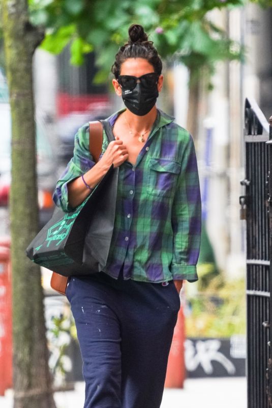 KATIE HOLMES Out Shopping in New York 09/13/2020
