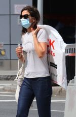KATIE HOLMES Shopping at Blick Art Store in New York 09/07/2020