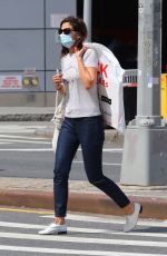 KATIE HOLMES Shopping at Blick Art Store in New York 09/07/2020