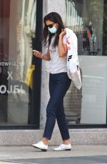 KATIE HOLMES Shopping at Blick Art Store in New York 09/07/2020