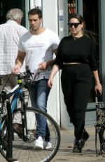 KELLY BROOK and Jeremy Parisi Out for Brakfast in London 09/17/2020