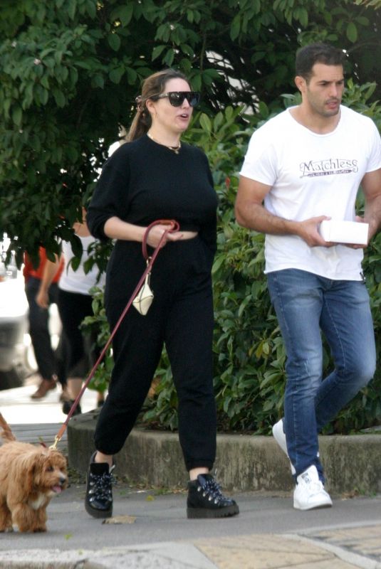 KELLY BROOK and Jeremy Parisi Out for Brakfast in London 09/17/2020