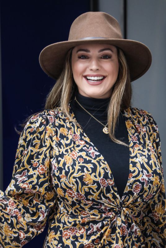 KELLY BROOK Arrives at Global Studios in London 09/04/2020