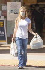KENDRA WILKINSON Out Shopping in Calabasas 09/01/2020