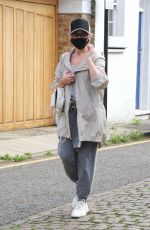 KYLIE MINOGUE Out and About in London 09/08/2020