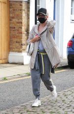 KYLIE MINOGUE Out and About in London 09/08/2020