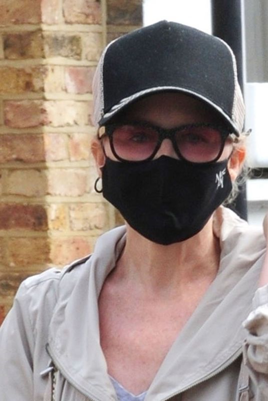 KYLIE MINOGUE Out and About in London 09/08/2020