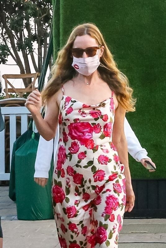 LESLIE MANN Arrives at Nobu in Malibu 08/31/2020