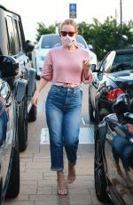 LESLIE MANN Out in Malibu 09/03/2020