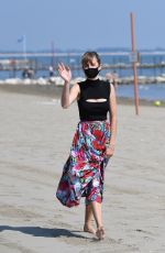 MAYA HAWKE Out on the Beach in Venice 09/05/2020