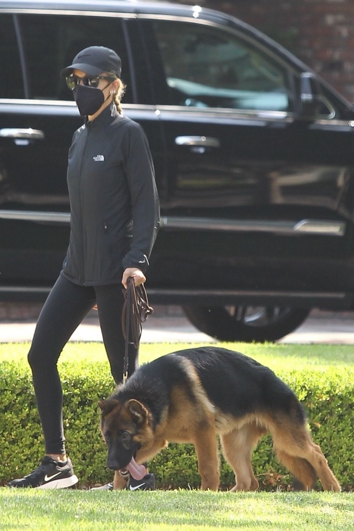 NICOLE RICHIE Out with Her Dog in Beverly Hills 09/03/2020 – HawtCelebs