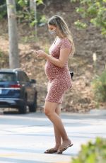 Pregnant APRIL LOVE GEARY Shopping at Ralphs in Malibu 09/16/2020