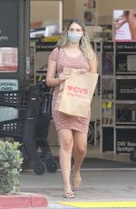 Pregnant APRIL LOVE GEARY Shopping at Ralphs in Malibu 09/16/2020