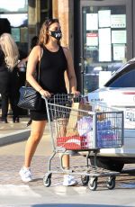 Pregnant APRIL LOVE GEARY Shopping at Vintage Grocers in Malibu 09/26/2020