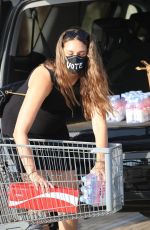 Pregnant APRIL LOVE GEARY Shopping at Vintage Grocers in Malibu 09/26/2020