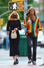 Pregnant ELSA HOSK and Tom Daly Out for Coffee in New York 09/29/2020