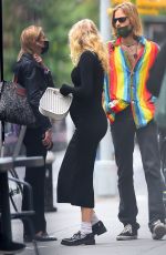 Pregnant ELSA HOSK and Tom Daly Out for Coffee in New York 09/29/2020