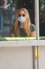 Pregnant JENNIFER LAWRENCE and Cooke Maroney Out in New York 09/04/2020