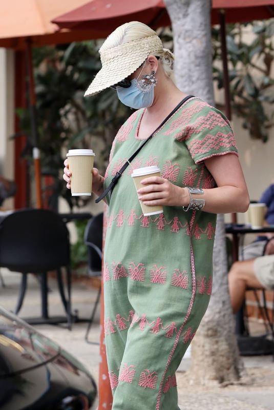 Pregnant KATY PERY Out Shopping in Santa Barbara 09/13/2020
