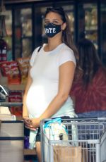 Prenant APRIL LOVE GEARY Shopping at Vintage Grocers in Malibu 09/24/2020