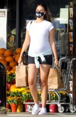 Prenant APRIL LOVE GEARY Shopping at Vintage Grocers in Malibu 09/24/2020