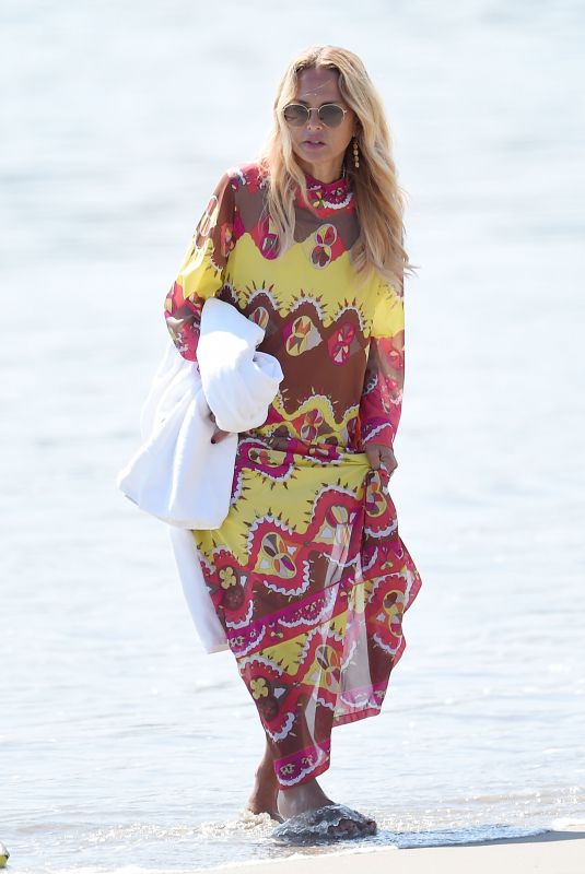 RACHEL ZOE Out Walking at a Beach in Santa Barbara 08/31/2020