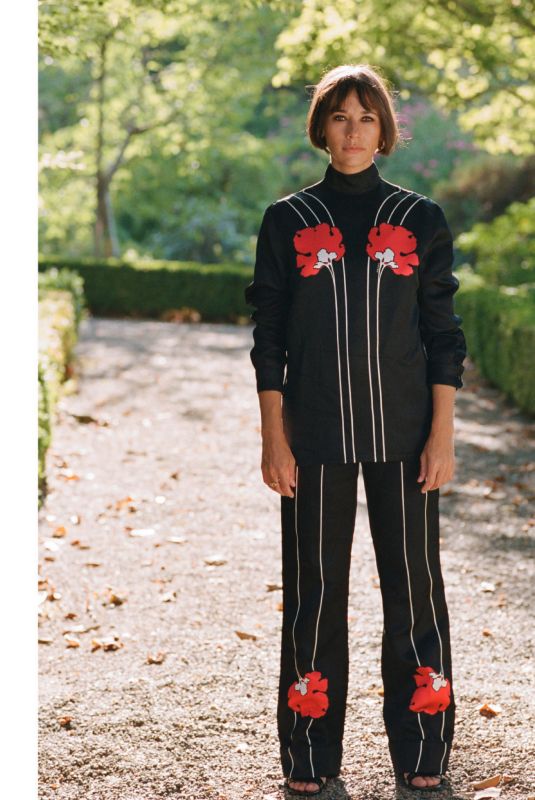 RASHIDA JONES in Harper’s Bazaar Magazine, October 2020