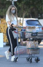 REBECCA GATHEART Shopping at Bristol Farms in Beverly Hills 09/20/2020