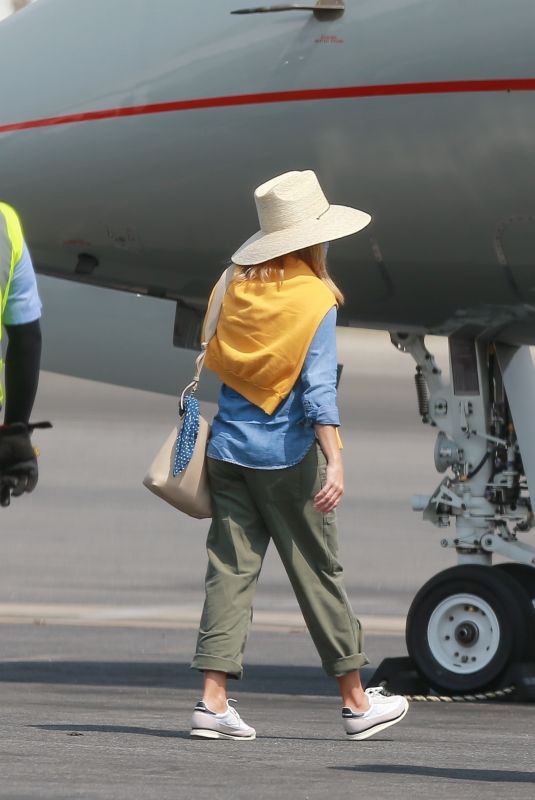 REESE WITHERSPOON Boarding a Private Jet in Van Nuys 09/09/2020