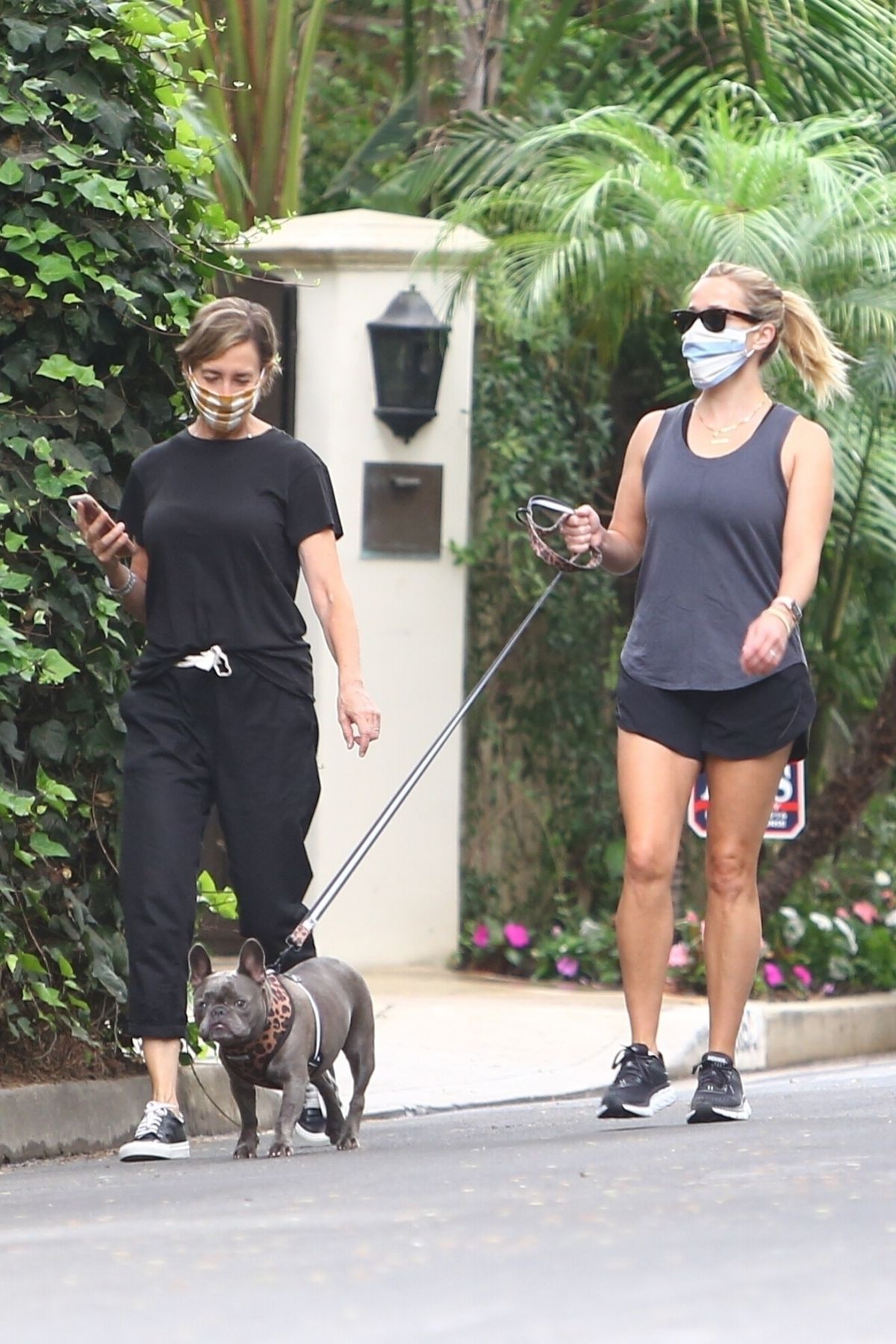 REESE WITHERSPOON Out with her Dog in Brentwood 09/08/2020 – HawtCelebs