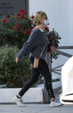 SARAH MICHELLE GELLAR at Blue Bottle Coffee in Brentwood 09/29/2020