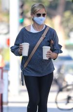 SARAH MICHELLE GELLAR at Blue Bottle Coffee in Brentwood 09/29/2020