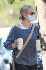 SARAH MICHELLE GELLAR at Blue Bottle Coffee in Brentwood 09/29/2020