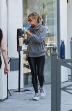 SARAH MICHELLE GELLAR Out for Coffee in Brentwood 09/04/2020
