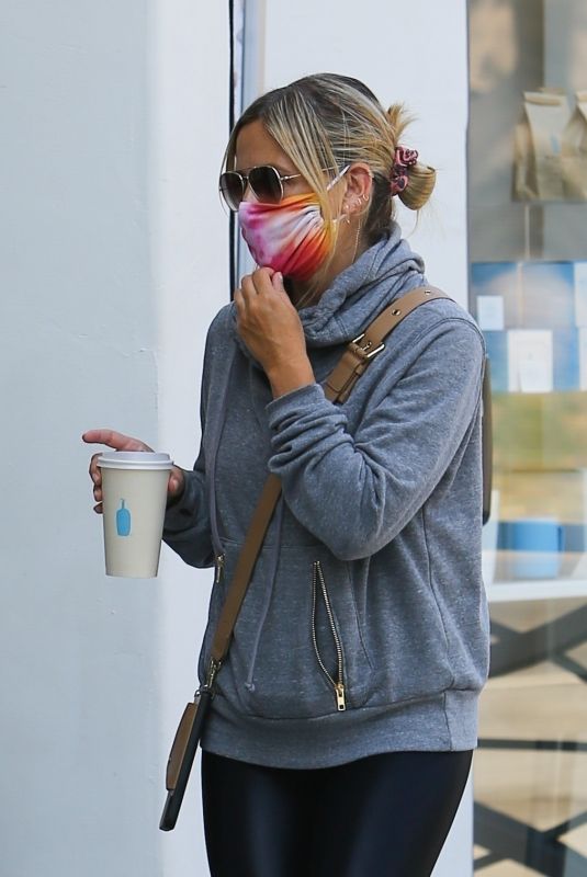 SARAH MICHELLE GELLAR Out for Coffee in Brentwood 09/04/2020