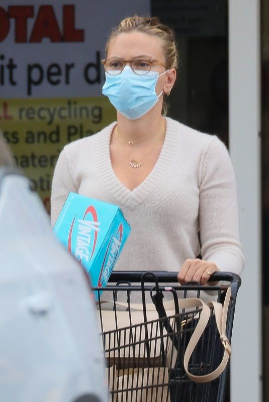 SCARLETT JOHANSON Shopping for Grocery in New York 09/09/2020