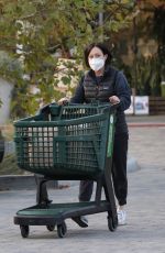 SHANNEN DOHERTY Shopping at Whole Foods in Malibu 09/17/2020