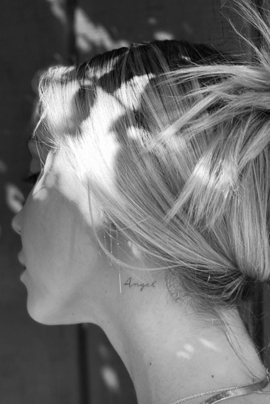 ALEXIS REN Gets a New Tattoo - Instagram Photos and Video 10/04/2020