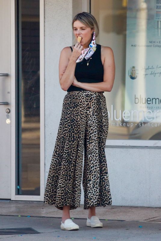 ALI FEDOTOWSKY Out for Ice Cream in Los Angeles 10/22/2020