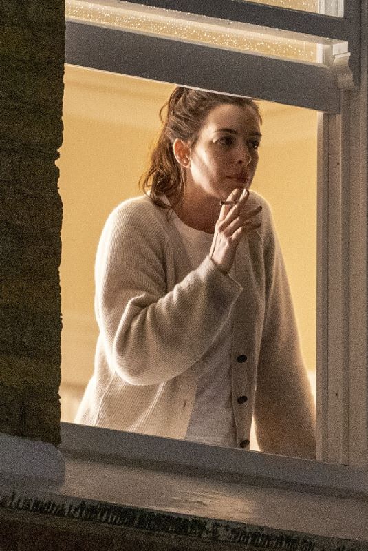 ANNE HATHAWAY on the Set of Lockdown in London 09/27/2020