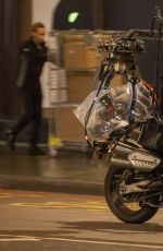 ANNE HATHAWAY on the Seto of Lockdown in London 10/20/2020