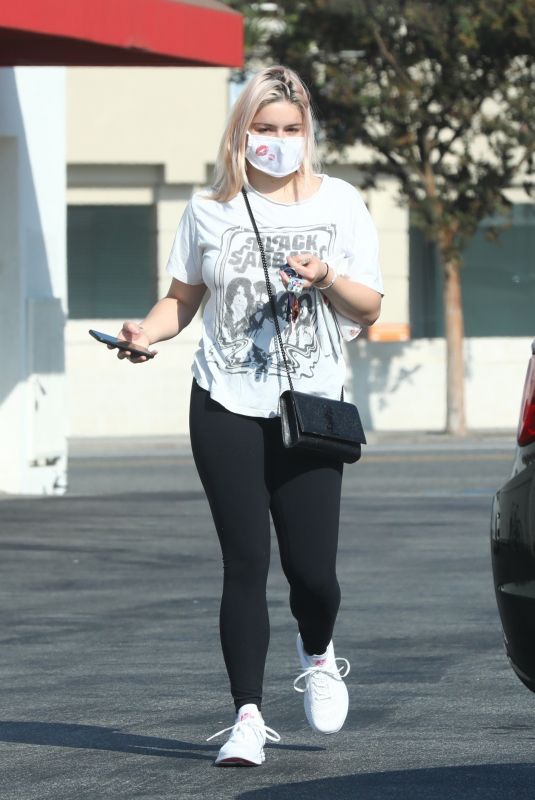 ARIEL WINTER Leaves Rrite Aid Pharmacy in Los Angeles 10/11/2020