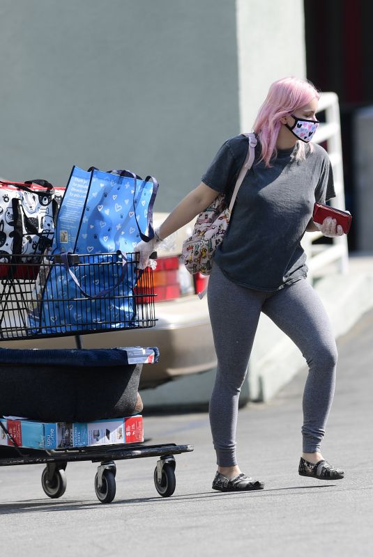 ARIEL WINTER Shopping at Petco in Los Angeles 10/17/2020