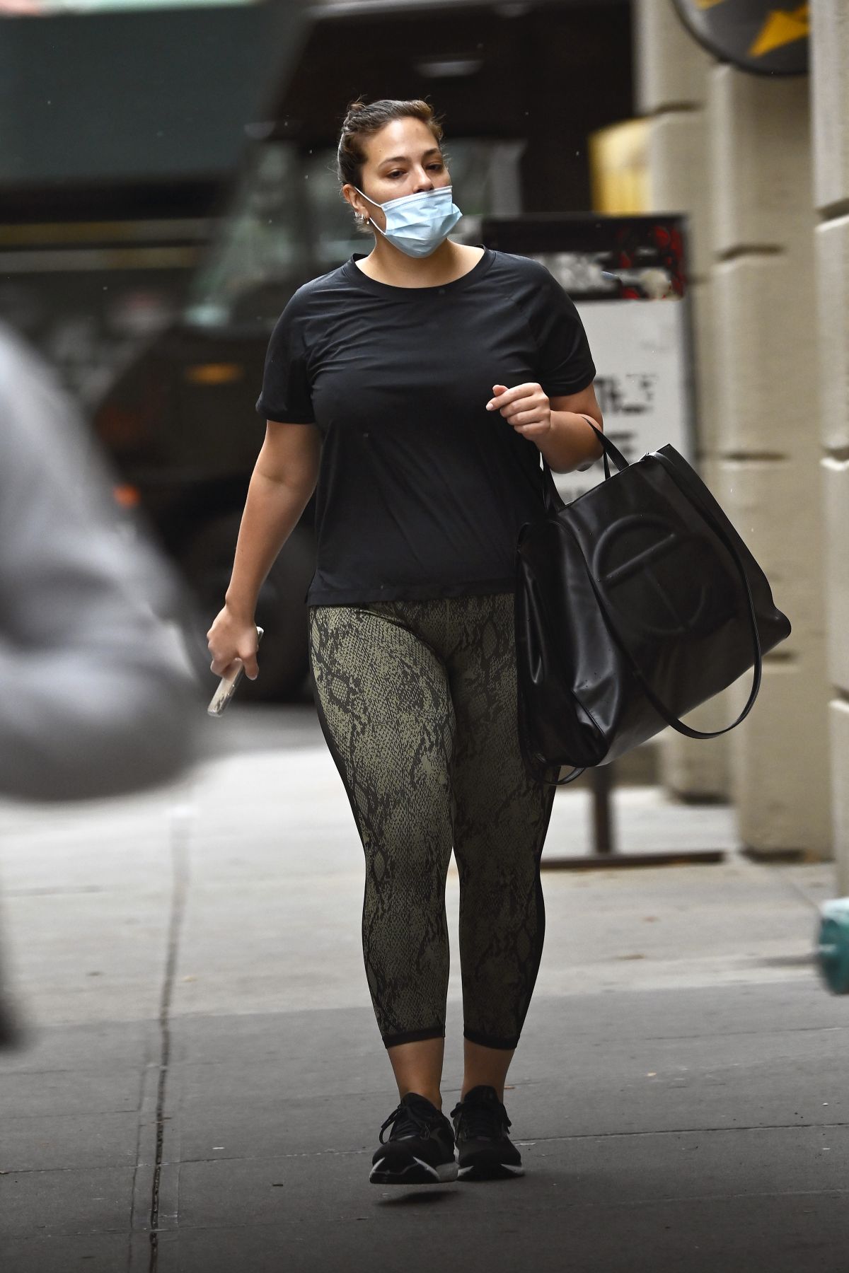 ashley-graham-leaves-a-gym-in-new-york-10-02-2020-5.jpg