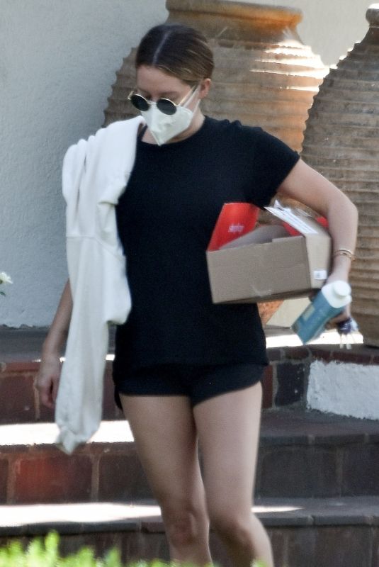 ASHLEY TISDALE Visits Her Mother in Toluka Lake 10/07/2020