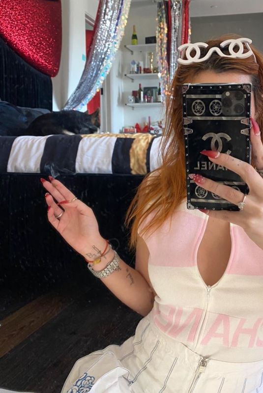 BELLA THORNE - Instagram Photos 10/04/2020