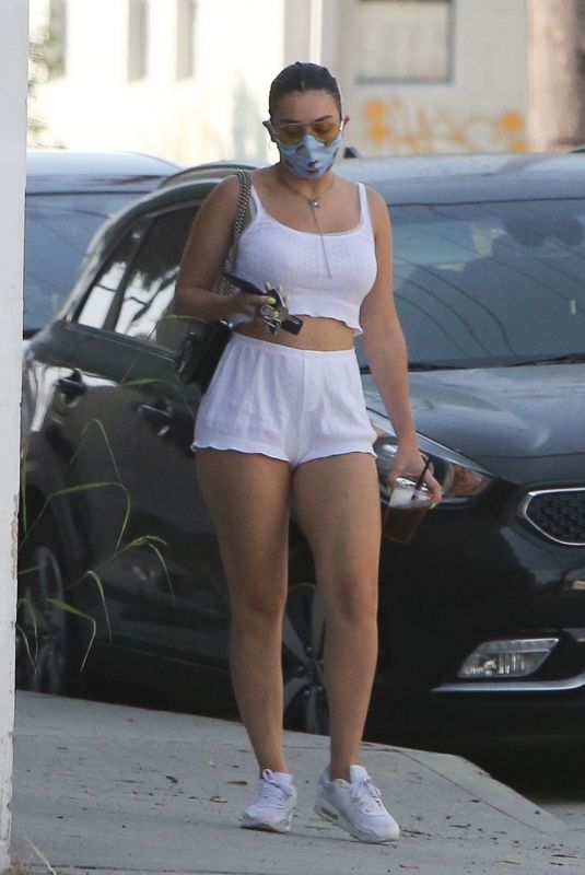 CHARLI XCX Out for Lunch in Los Angeles 10/18/2020