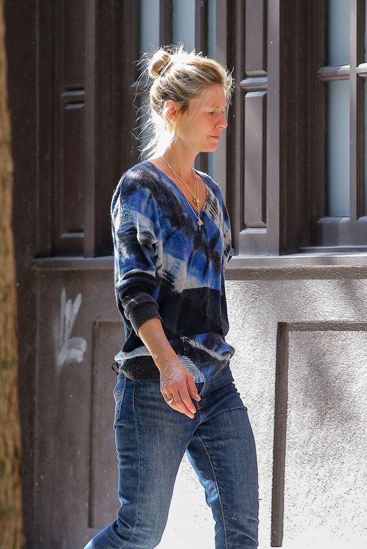 CLAIRE DANES Out Shopping in New York 10/08/2020