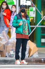 EMILY RATAJKOWSKI Shopping at Whole Foods in New yYork 10/12/2020