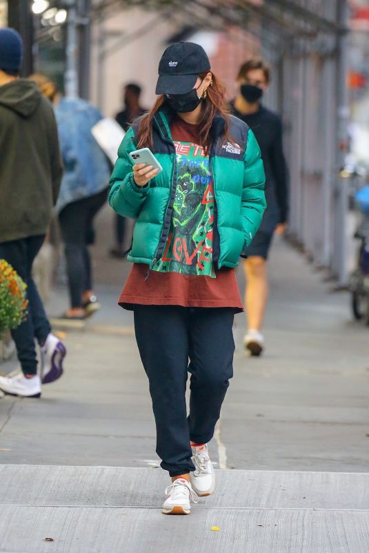 EMILY RATAJKOWSKI Shopping at Whole Foods in New yYork 10/12/2020